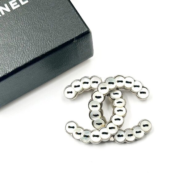 Chanel Rare Silver CC Mother of Pearl Button Brooch - Picture 2 of 3